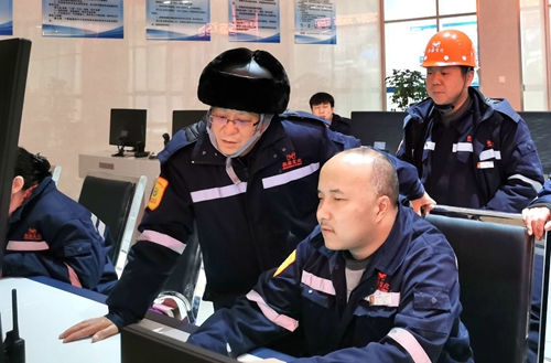 集團領導春節前走訪慰問一線職工、困難職工和離退休老干部(圖1)