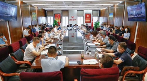 集團(tuán)召開行政辦公會 強(qiáng)調(diào)領(lǐng)導(dǎo)干部要有責(zé)任之心仁愛之心擔(dān)當(dāng)之責(zé)(圖1) 集團(tuán)召開行政辦公會 強(qiáng)調(diào)領(lǐng)導(dǎo)干部要有責(zé)任之心仁愛之心擔(dān)當(dāng)之責(zé)(圖1)