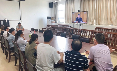 向抗疫英雄致敬！宜化集團(tuán)組織收看全國抗擊新冠肺炎疫情表彰大會(圖13)