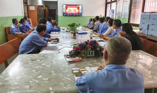 向抗疫英雄致敬！宜化集團(tuán)組織收看全國抗擊新冠肺炎疫情表彰大會(圖12)