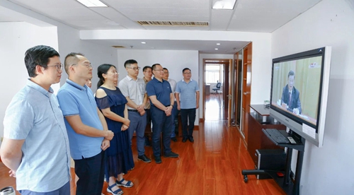 向抗疫英雄致敬！宜化集團(tuán)組織收看全國抗擊新冠肺炎疫情表彰大會(圖15)