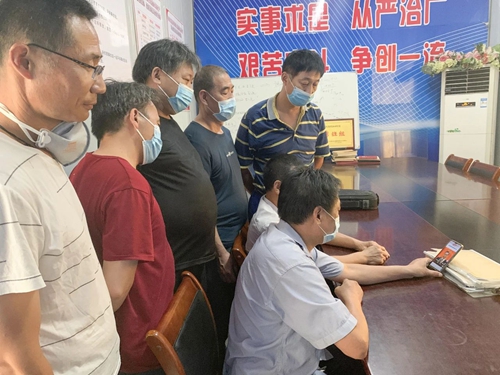 向抗疫英雄致敬！宜化集團(tuán)組織收看全國抗擊新冠肺炎疫情表彰大會(圖14)