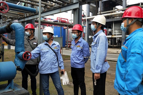 股份公司：管理人員下沉一線跟班工作 力保“雙節”安全生產(圖2)