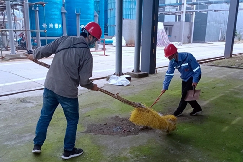 股份公司：管理人員下沉一線跟班工作 力保“雙節”安全生產(圖1)