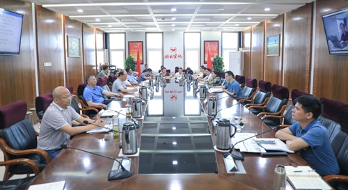 集團召開產業(yè)專業(yè)工作會議(圖1)