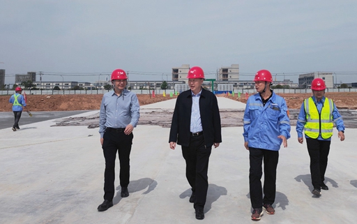 宜昌市國資委黨委書記、主任黃智華一行到氨醇項(xiàng)目現(xiàn)場調(diào)研(圖1)