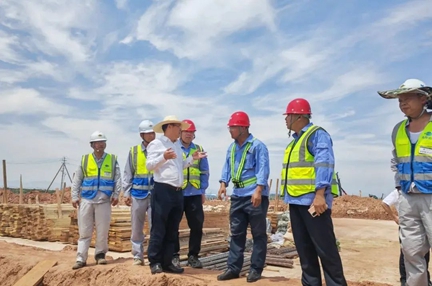 王大真走訪慰問田家河新項目干部職工(圖2) 王大真走訪慰問田家河新項目干部職工(圖2)