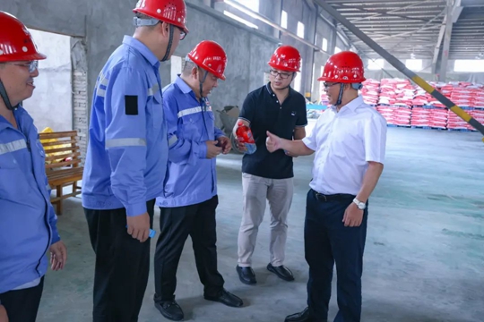 王大真看望慰問(wèn)一線(xiàn)干部職工(圖2)