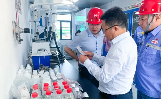 王大真到研發(fā)中心和楚星公司檢查指導工作(圖1) 王大真到研發(fā)中心和楚星公司檢查指導工作(圖1)