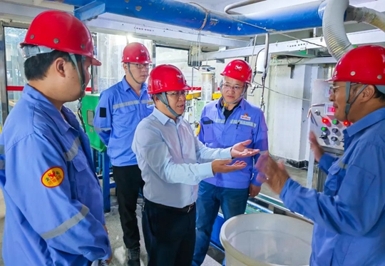 王大真到研發(fā)中心和楚星公司檢查指導工作(圖2) 王大真到研發(fā)中心和楚星公司檢查指導工作(圖2)