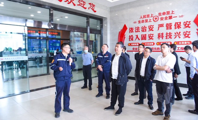 湖北省地方金融監督管理局副局長陳寬宏帶隊到宜化新疆區域公司考察調研(圖1) 湖北省地方金融監督管理局副局長陳寬宏帶隊到宜化新疆區域公司考察調研(圖1)