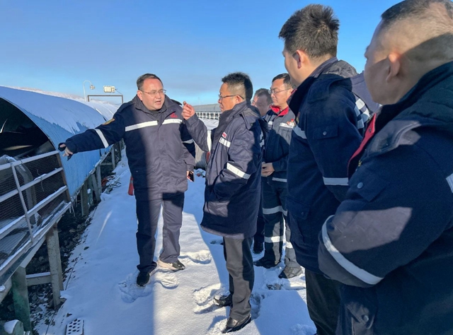 王大真到新疆宜化、新疆宜化礦業(yè)現(xiàn)場(chǎng)辦公(圖1)