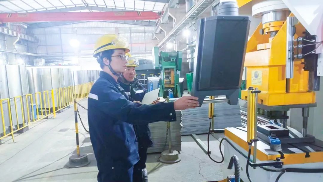 青海宜化電石分廠電極殼班：加強標準化建設，保障電石爐長周期穩定運行(圖3)