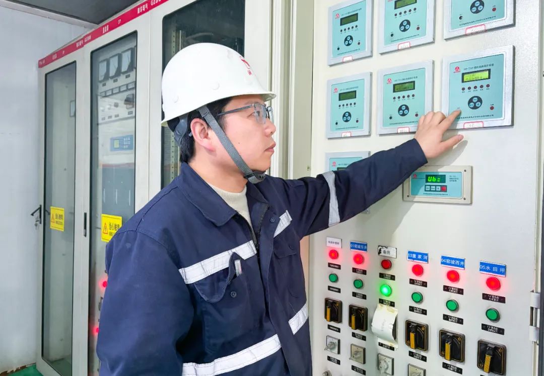 宜化礦業(yè)郭倉?。簼M腔熱愛向機電，一片初心為礦山(圖3)