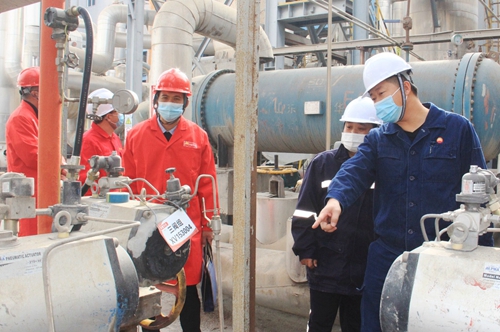 國務院安委辦危化品重點縣專家組到新疆天運開展安全生產(chǎn)指導服務工作