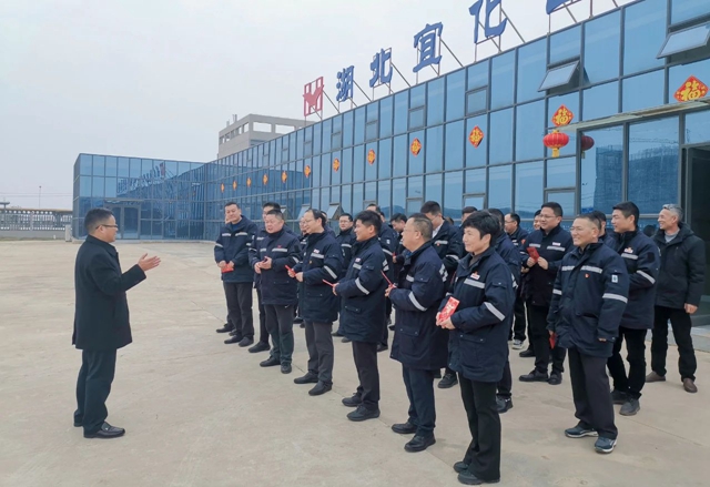 大年初一，王大真到田家河新項(xiàng)目和分子公司走訪慰問