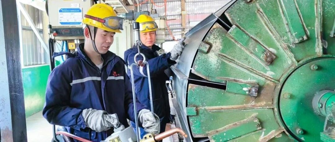 青海宜化電石分廠電極殼班：加強(qiáng)標(biāo)準(zhǔn)化建設(shè)，保障電石爐長(zhǎng)周期穩(wěn)定運(yùn)行