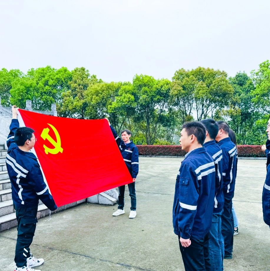 在緬懷中汲取奮進(jìn)力量！這場(chǎng)主題黨日活動(dòng)“走心”更“入心”！